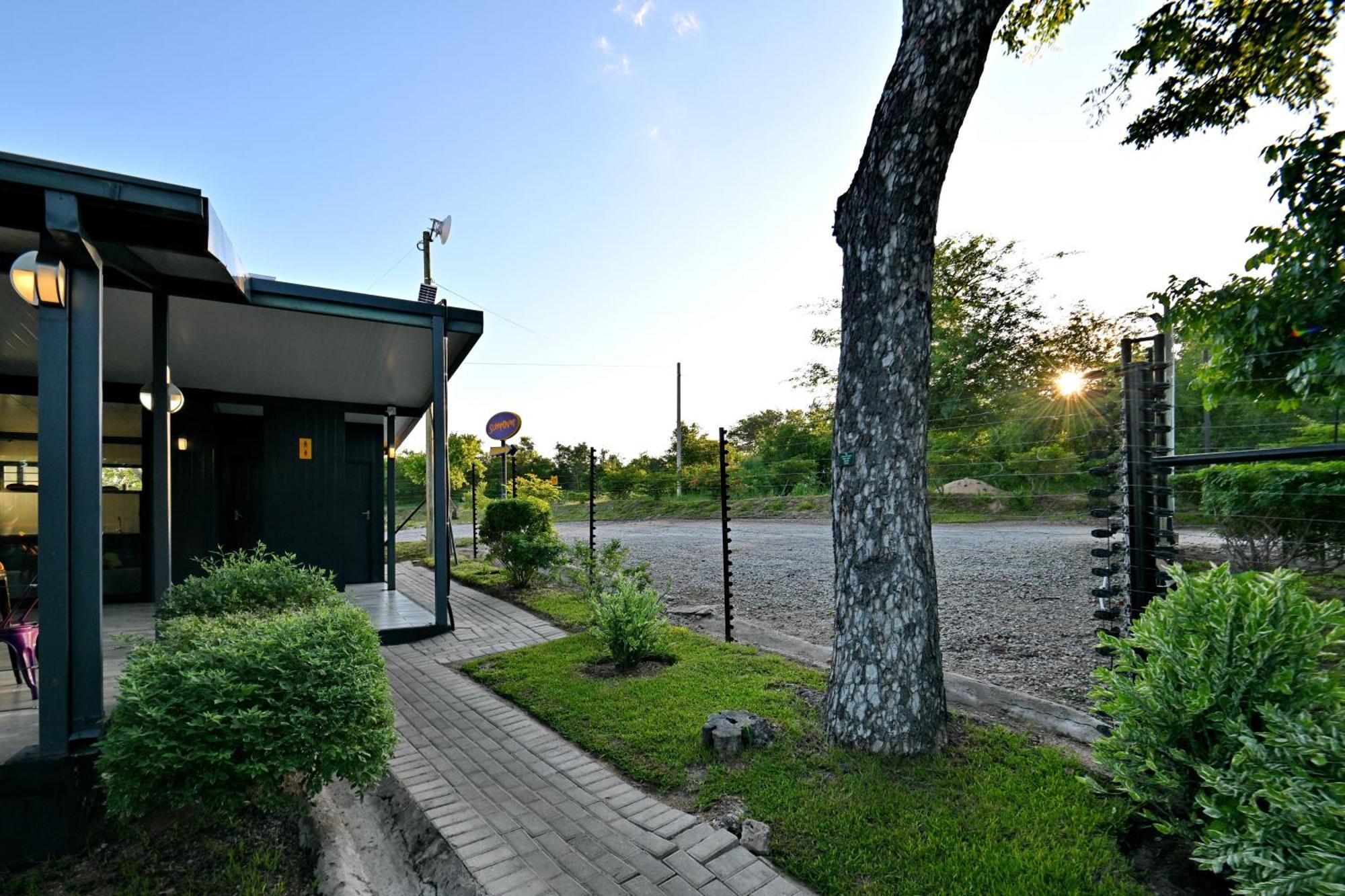 Sleepover Kruger Gate Skukuza Luaran gambar